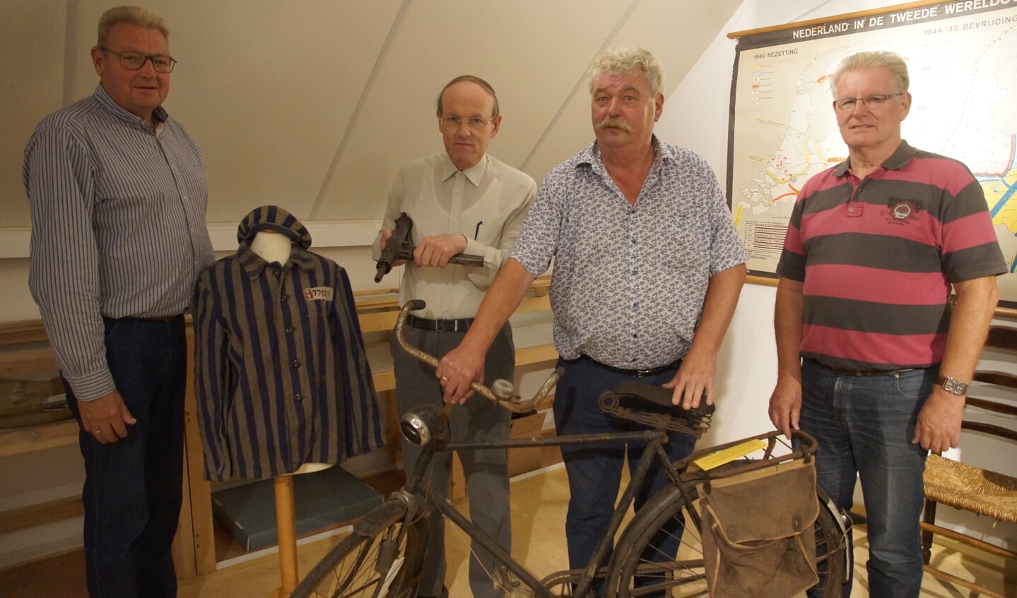 De samenstellers van de expositie over de razzia in museum de Tien Malen.