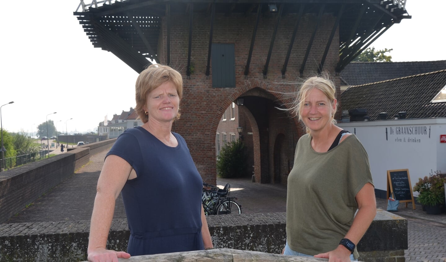 Ria Sprang en Patricia Schuur organiseren de Wijkse Dijkenloop