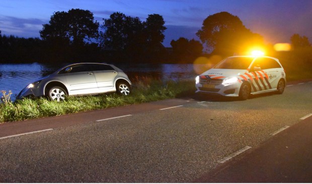 De vermoedelijke vluchtauto werd aangetroffen op de Amsteldijk-Zuid.
