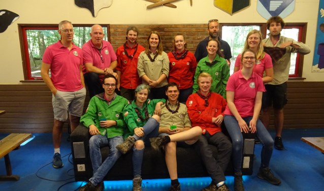 Enthousiaste leden van Scouting Doorn in het clubhuis.