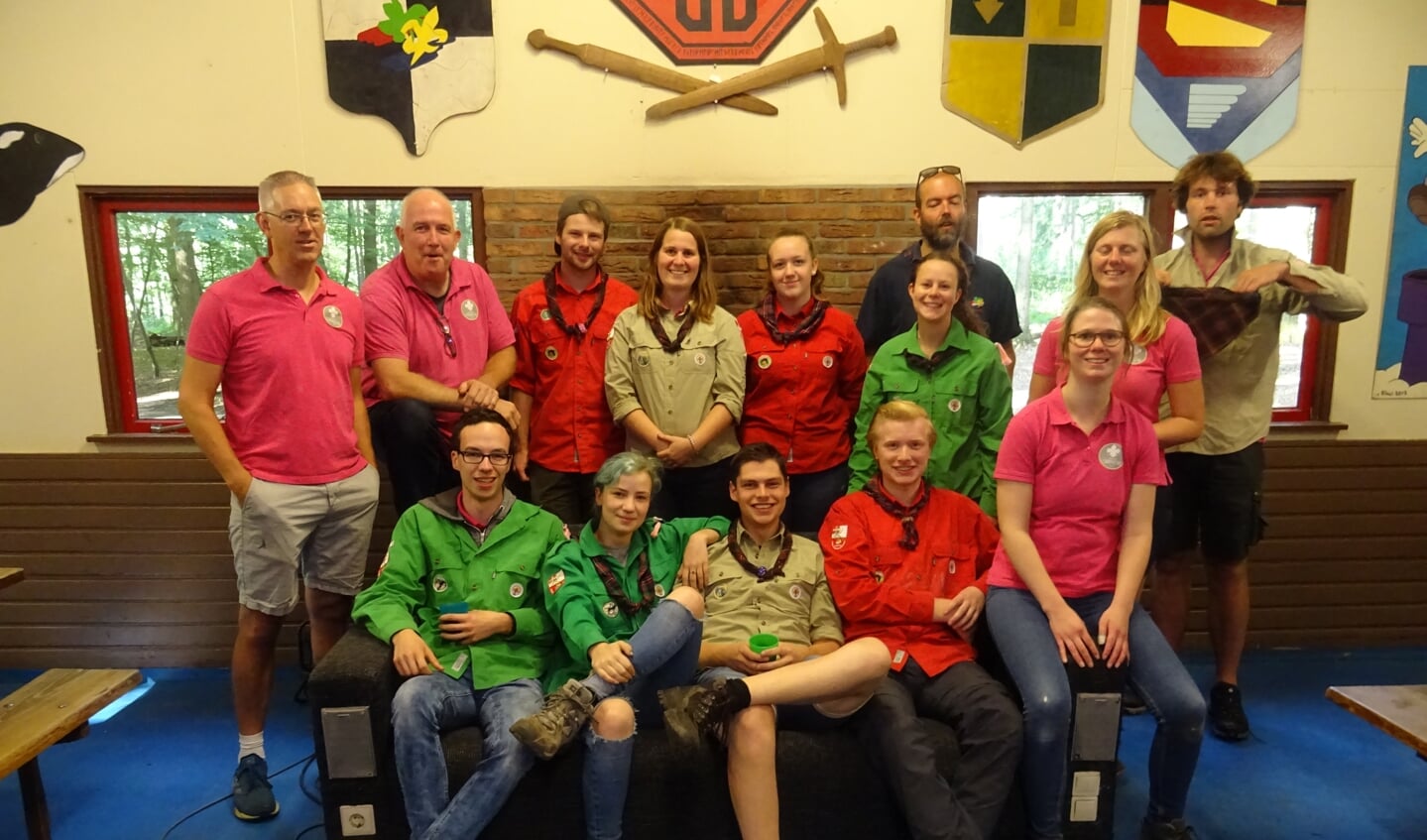 Enthousiaste leden van Scouting Doorn in het clubhuis.