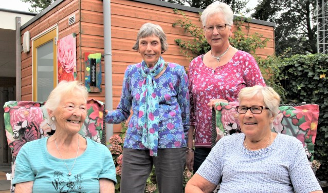 Roely, Maja, Roely en Truus. "Ons inzetten voor de ouderen van het dorp."