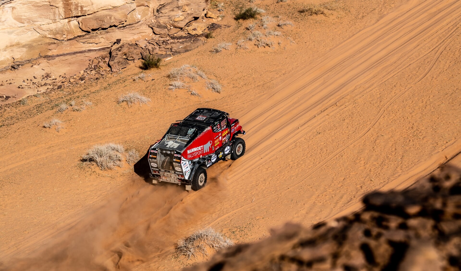 Martin van den Brink is bij het ingaan van de rustdag twaalfde in de Dakar Rally.