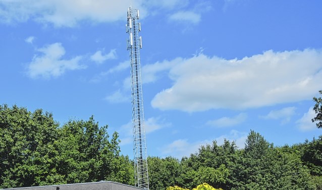 De mast aan de W.G. van der Hulststraat leverde voor het gemeentebestuur een pijnlijke nederlaag bij de Raad van State op. 5181231_237573_vel28epezendmasten.jpg