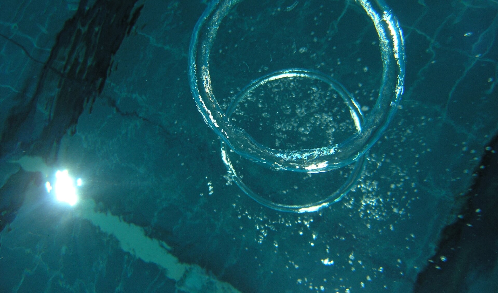 Leer ringen blazen onder water.