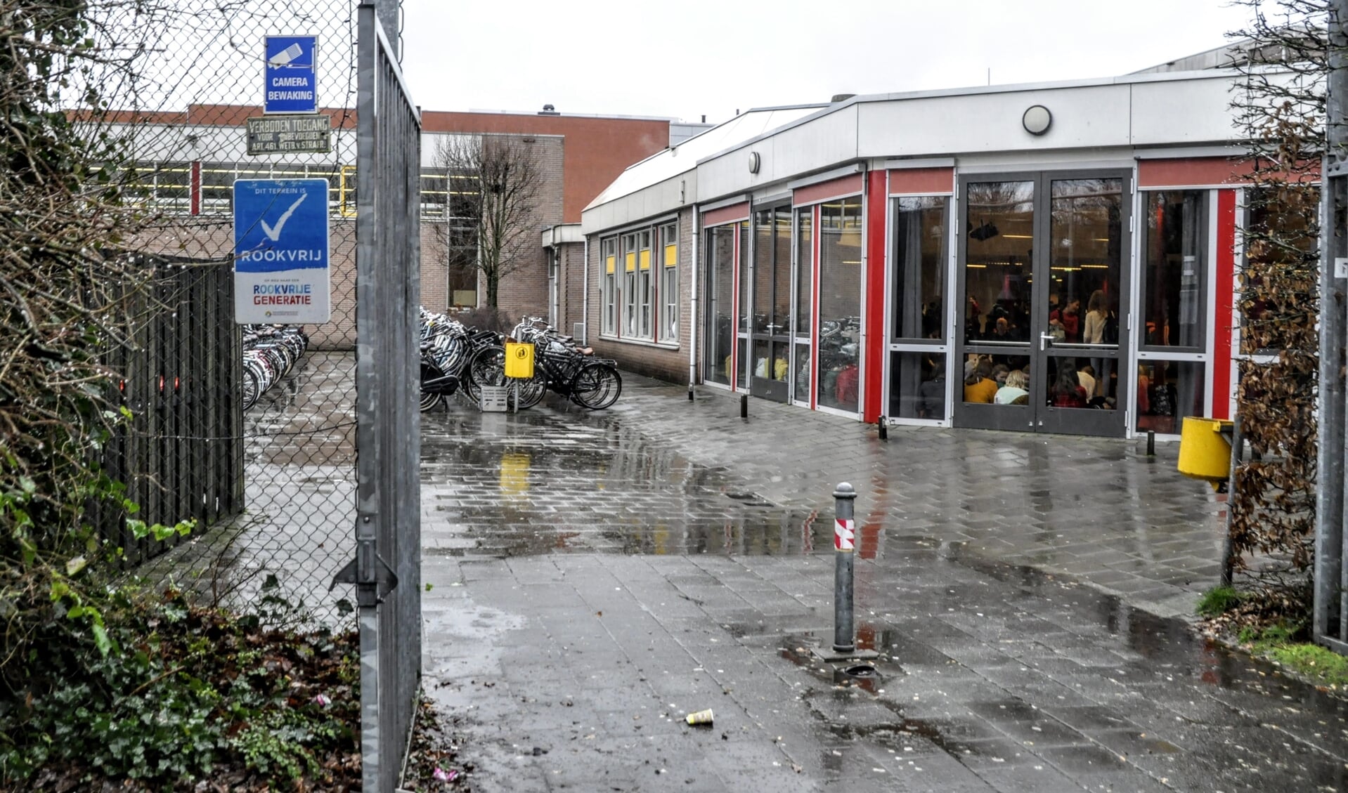 Op het schoolterrein van het Johannes Fontanus College in Barneveld geldt een algeheel rookverbod.