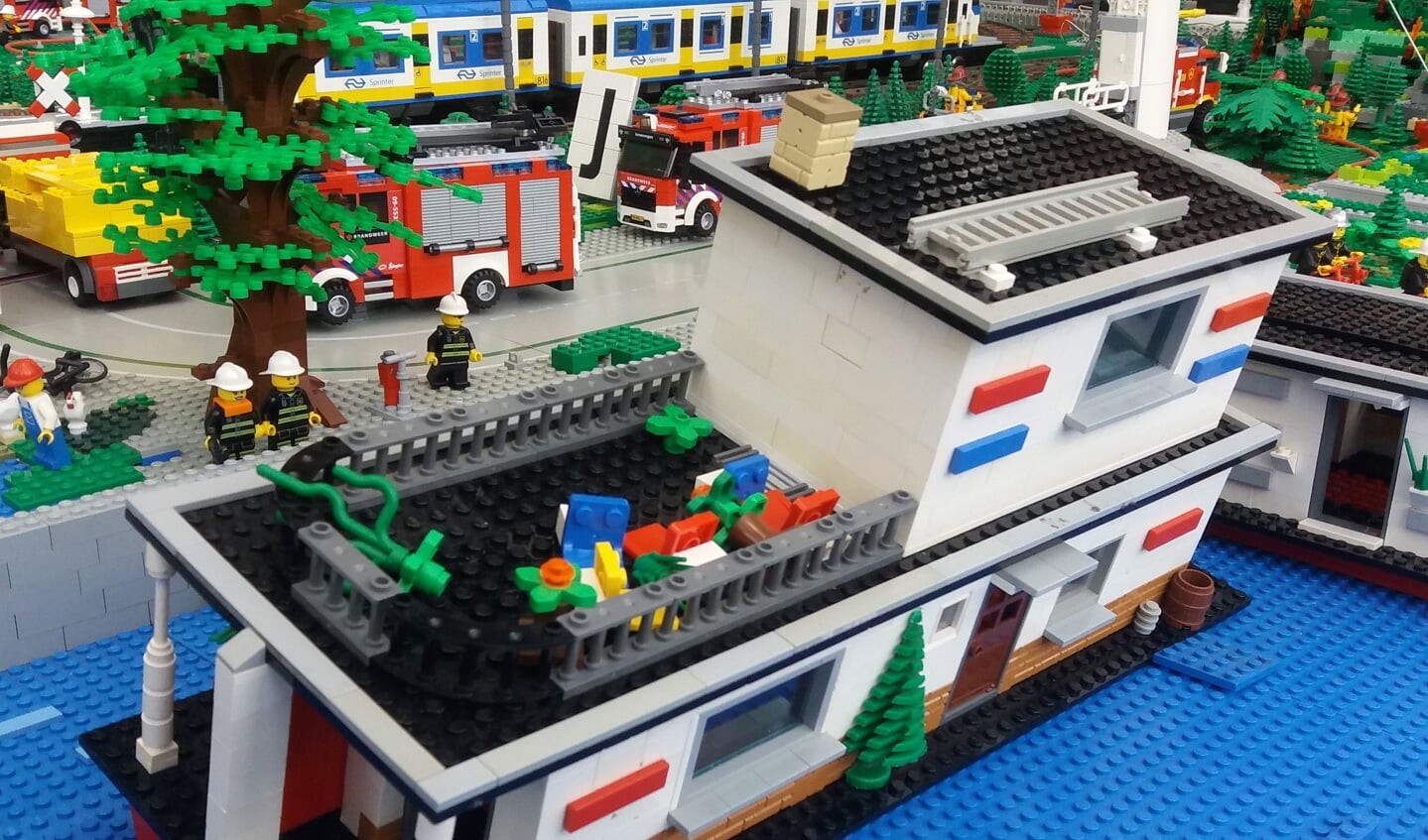 In LEGO worden ramoen nagebouwd, gezonken woonboot in Nijmegen