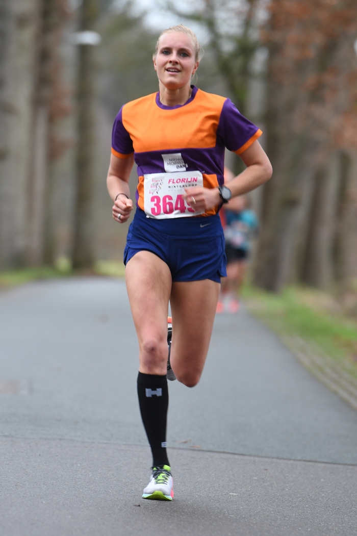 Nienke Morren in actie tijdens de Florijnwinterloop.