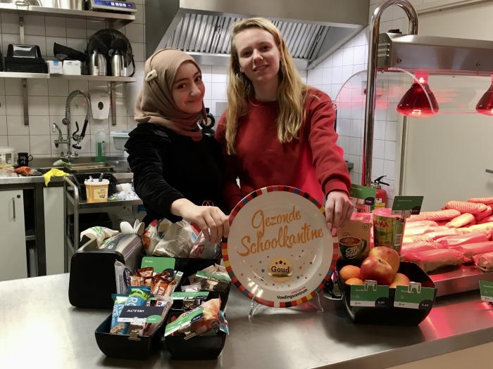 Leerlingen van KSG De Breul met de Gouden Schoolkantine Schaal