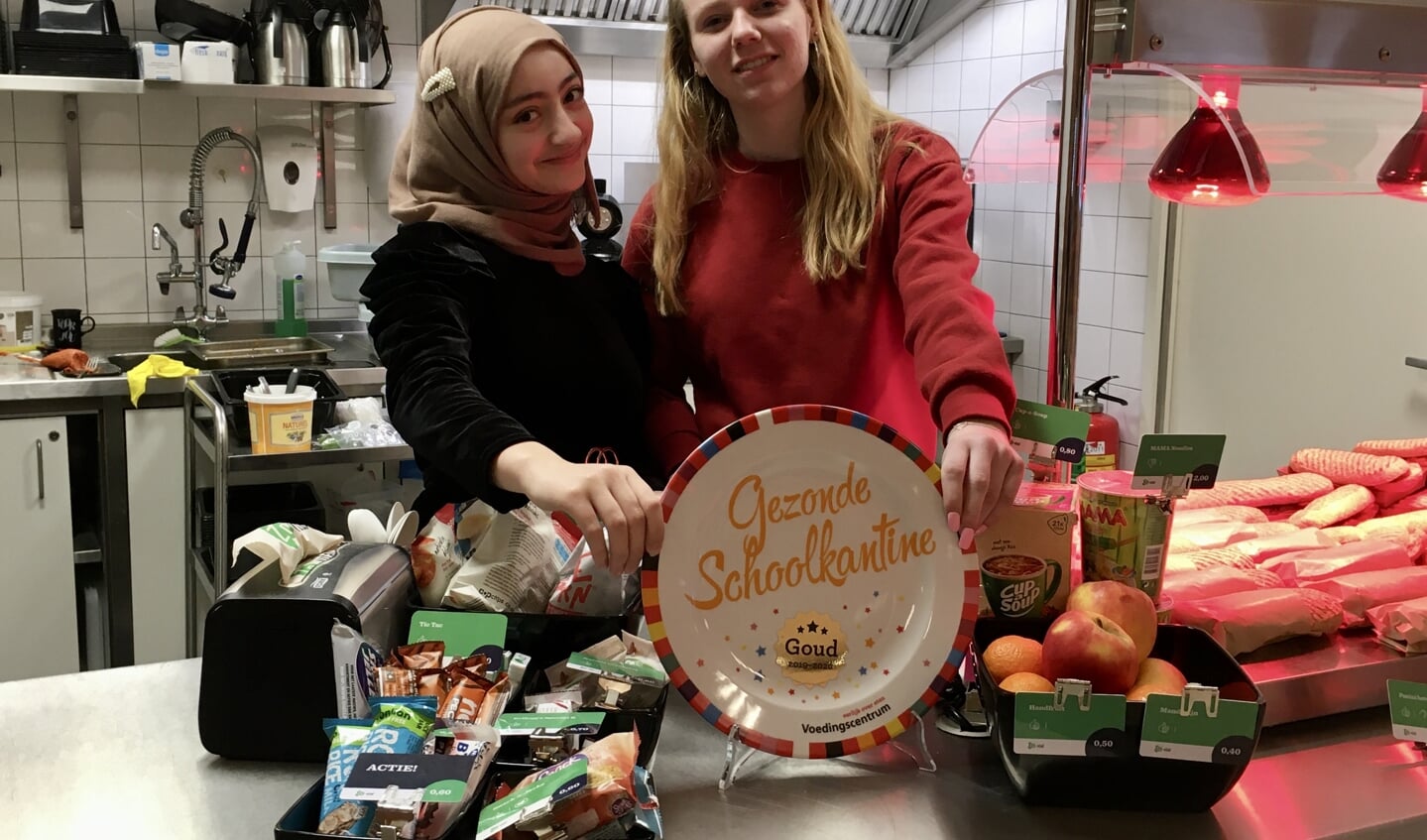 Leerlingen van KSG De Breul met de Gouden Schoolkantine Schaal