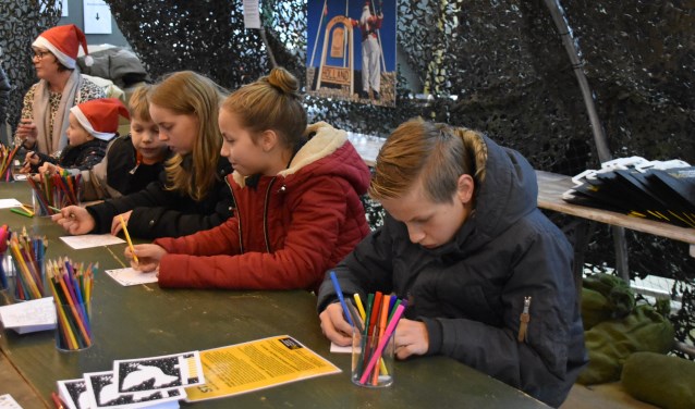 Er werden zo'n tweeduizend brieven en kaarten geschreven en getekend.