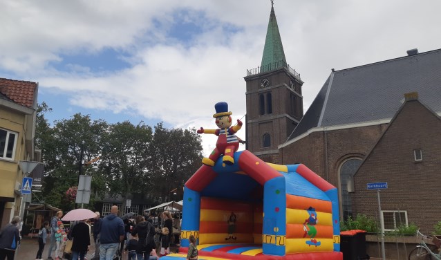 Voor de kinderen waren er maar liefst 3 springkussens verspreid over de Fair.
