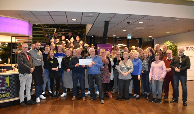 Een mooi bedrag haalden de studenten op voor de Voedselbank!