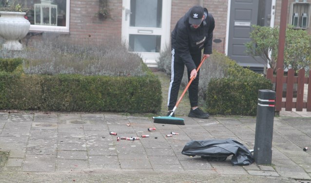 Straatvegen na het vuurwerk hoort erbij.