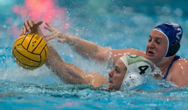 Iris Wolves (4) in actie voor Polar Bears.