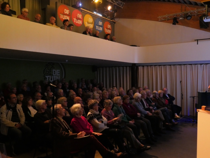In een bomvol theater De Tuin vertelde José Huurdeman over Leusdenaren in de tweede wereldoorlog