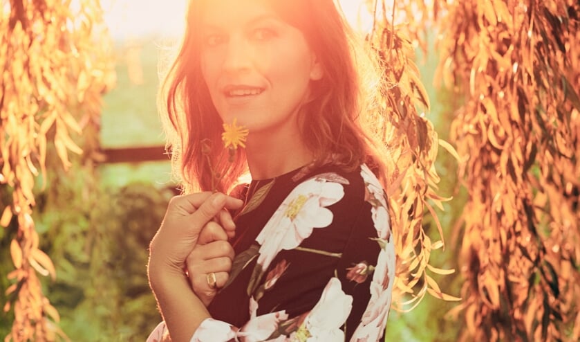 Fay Claassen speelt met haar band liedjes uit de jaren zeventig.