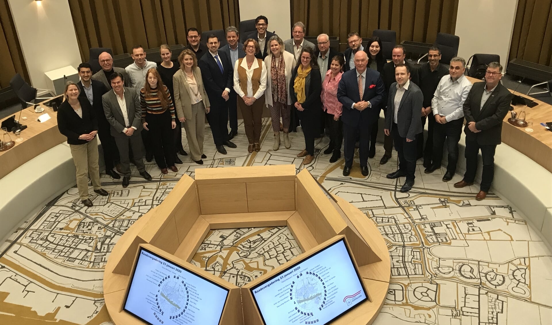 Begin 2020 poseerde de gemeenteraad in de nieuwe raadzaal op het stadhuis