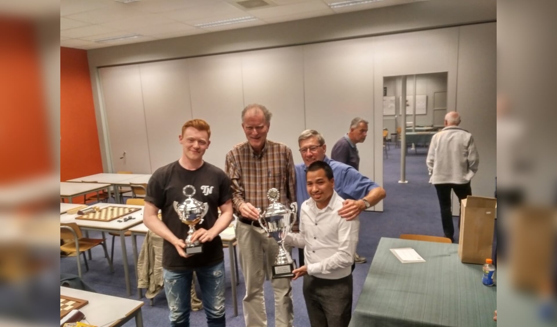 De dameltie van WSDV, met onder andere Jan Groenendijk (links) en Fred Ivens (boven rechts, op archieffoto na de bekerwinst in 2018) in de gelederen, behaalde bij Dammend Tilburg een klinkende 13-7 overwinning.