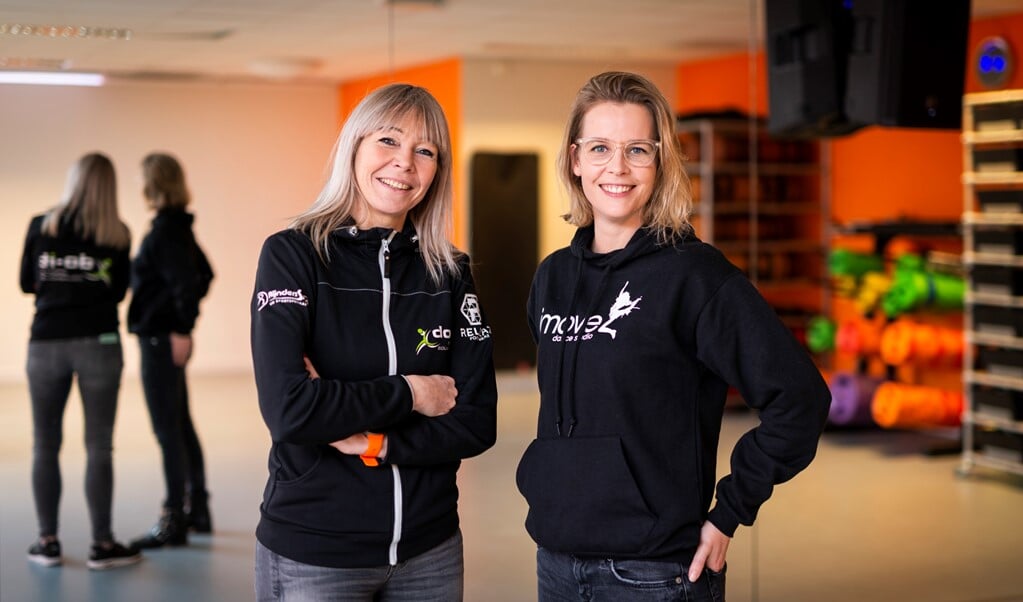 Patricia Kalshoven van Sport- en Squashclub do-it (links) en Cindy van Sligtenhorst van Dance Studio imove.