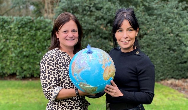 Berdien van Zelderen (links) en Caroline van Huigenbos van Travel Counsellors.