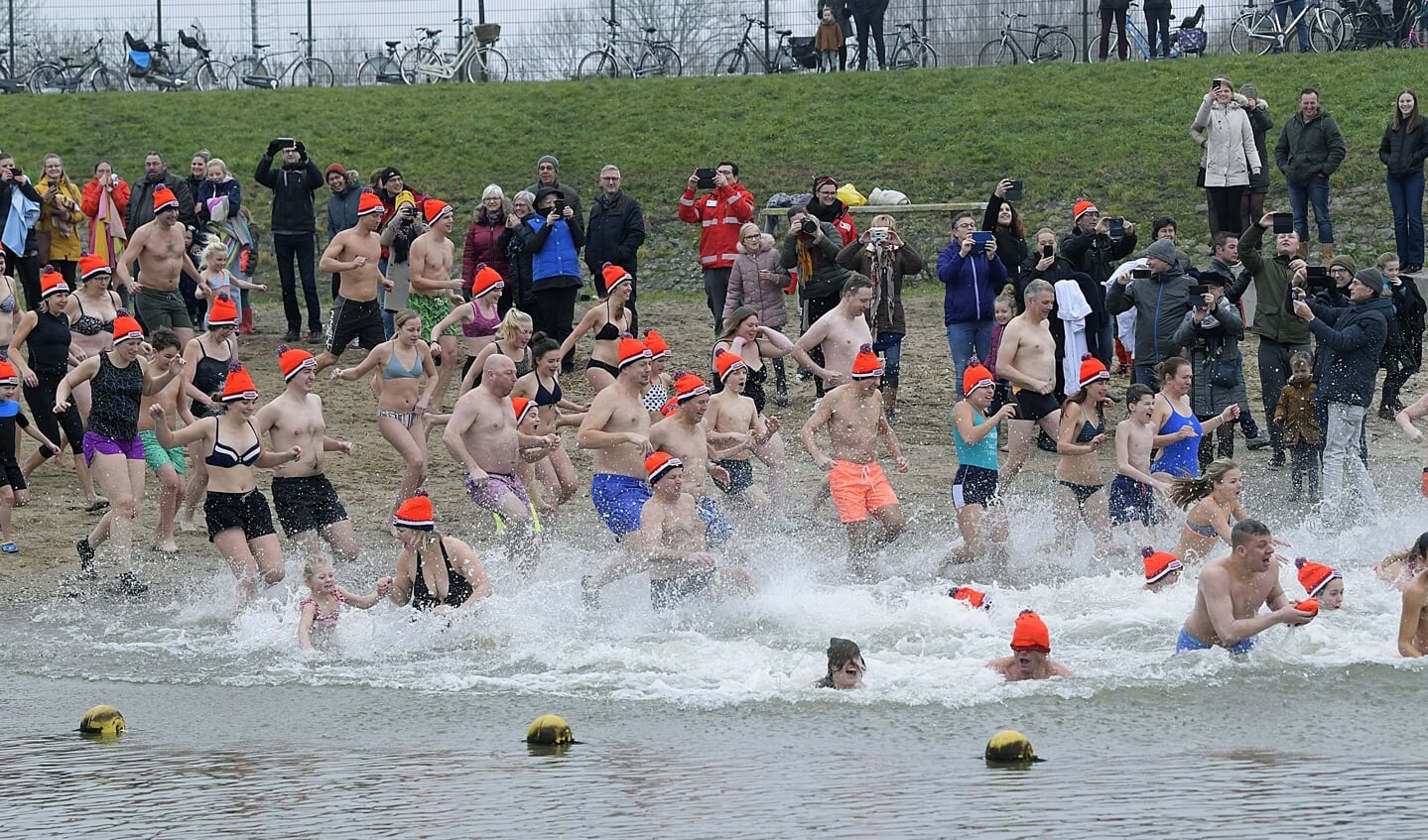 Nieuwjaarsduik 1 januari 2020 archieffoto