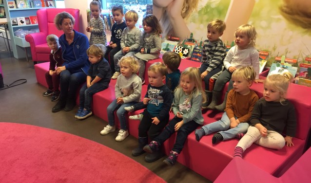De peuters van Kruimeltje tijdens het voorleesfeest