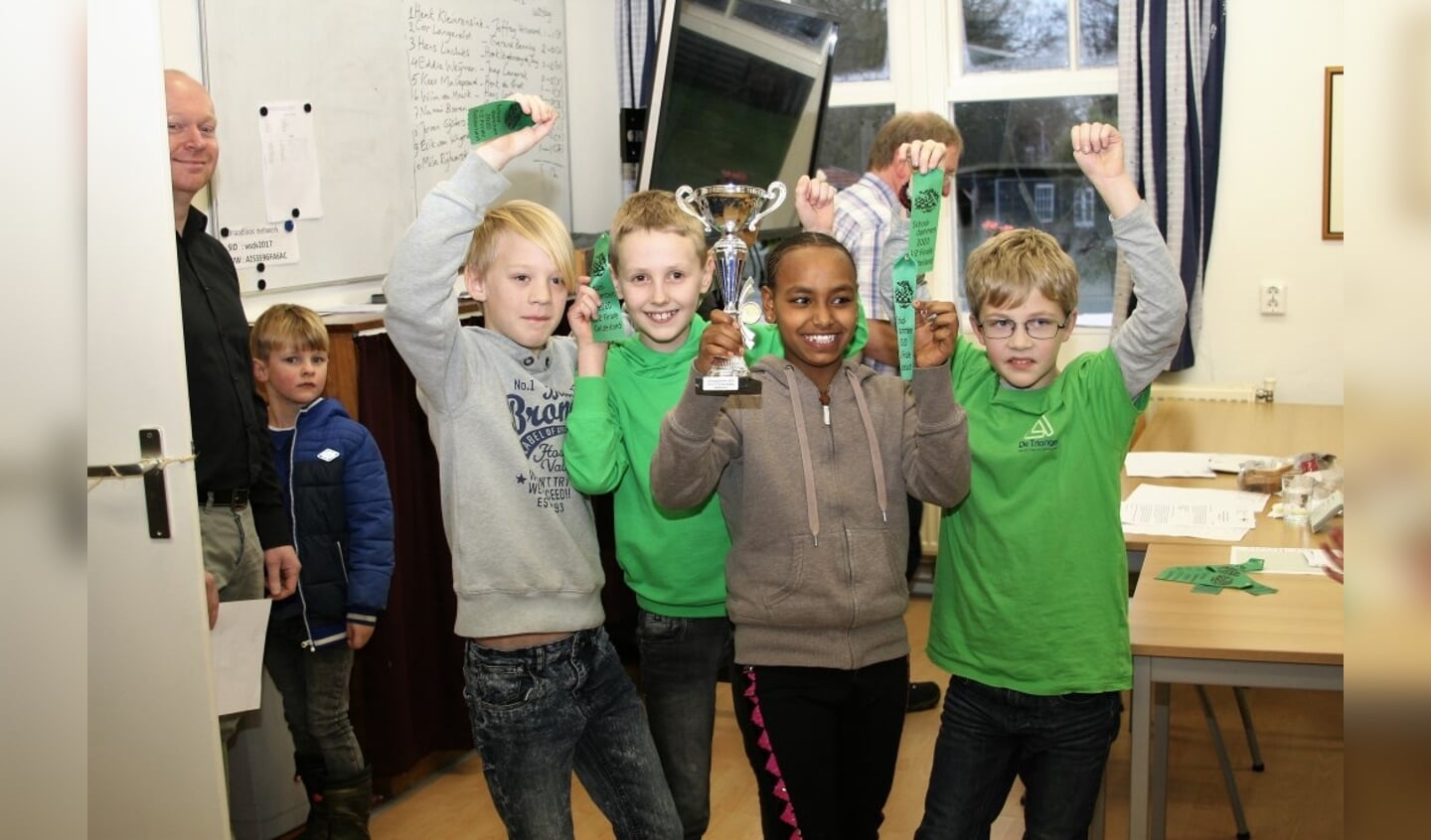 Het team van de Triangel uit Ede werd de glorieuze winnaar van de halve finale in de strijd om het Gelderse schooldamkampioenschap.