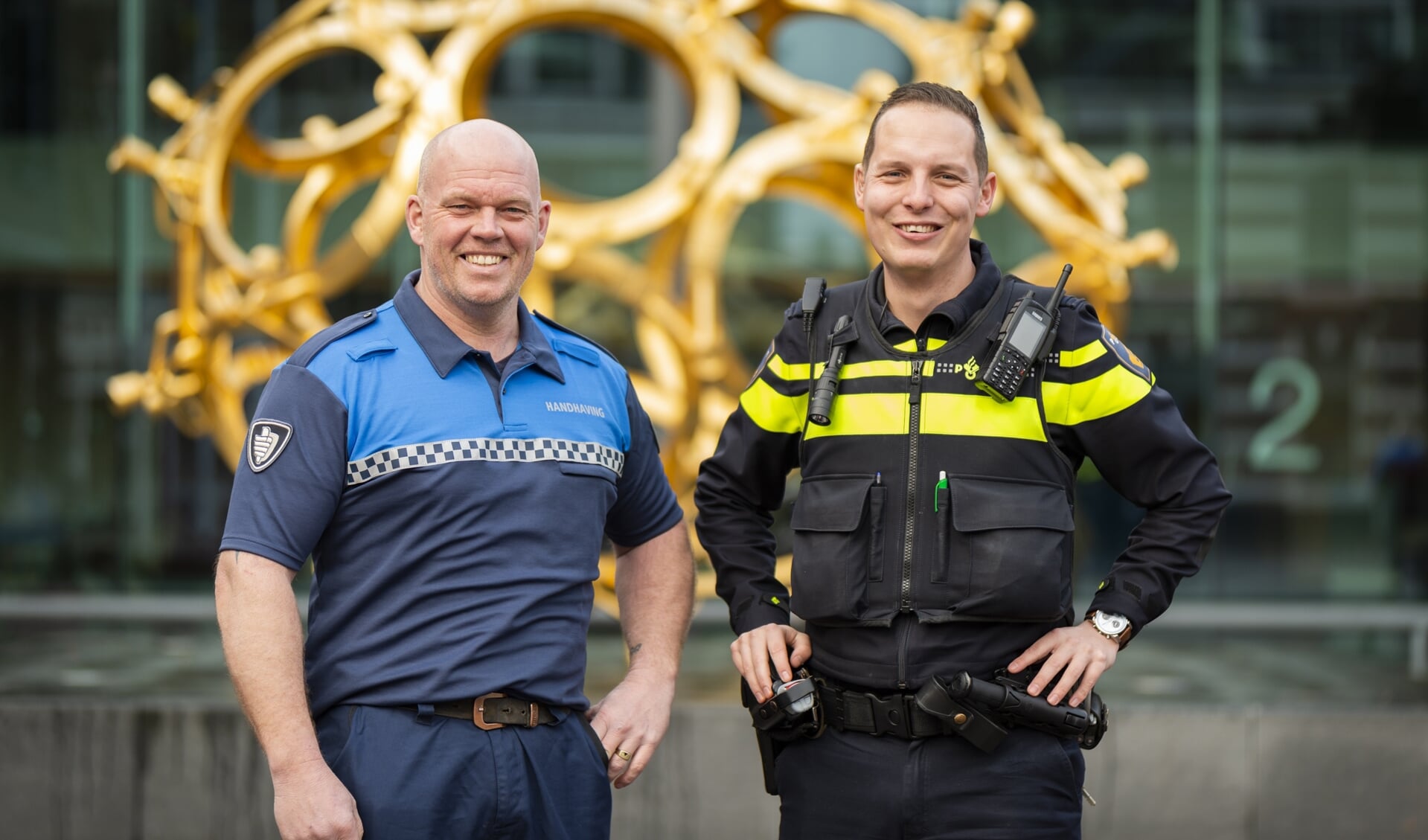 Wijkboa Fred van Grootveld en wijkagent Marco Kramer.