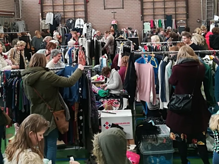 Tweedehands dameskledingbeurs Jurk aan de Rijn