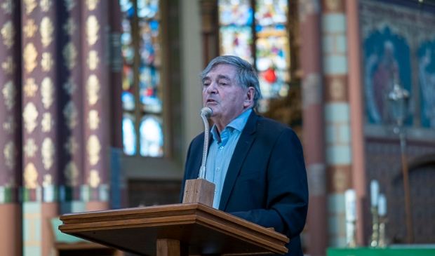 <p>Peter Hein tijdens de Holocaustherdenking in de Michaëlkerk in Schalkwijk vorig jaar</p>