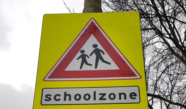 <p>in de schoolzones zijn eerder al waarschuwingsborden voor overstekende kinderen geplaatst.</p>