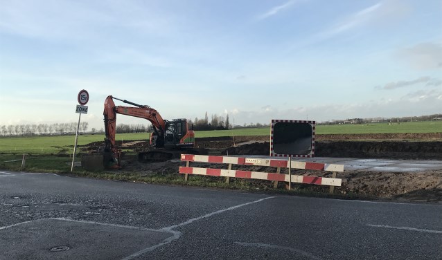 De tijdelijke toegangsweg ligt op de T-kruising Haarweg en Mollenburgseweg