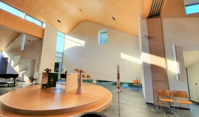De moderne en ruime Ontmoetingskerk aan de Frankrijklaan