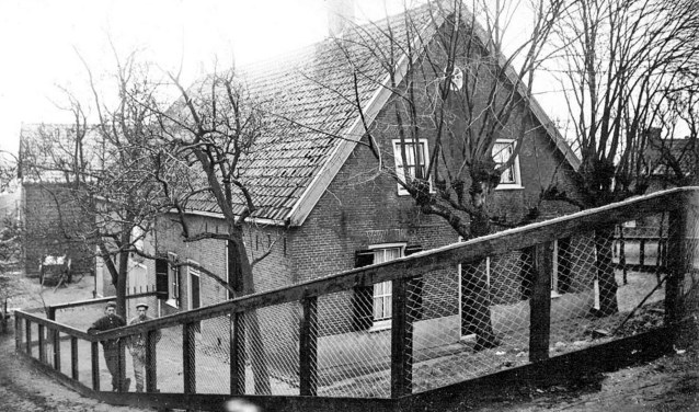 Dialect is iets van vroeger, net zoals de Grote kerk, dijkhuisjes, stoepen en boerderijen.