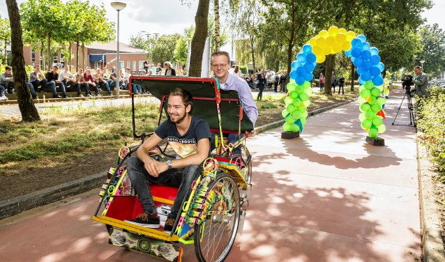 De opening van het verwarmde fietspad langs de Bovenbuurtweg, begin september 2016.