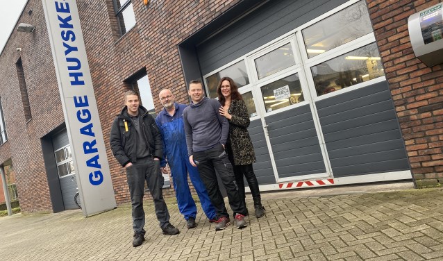 Het team van Garage Huyskes na de overname: Hugo, Teun, Bert en Marieke.