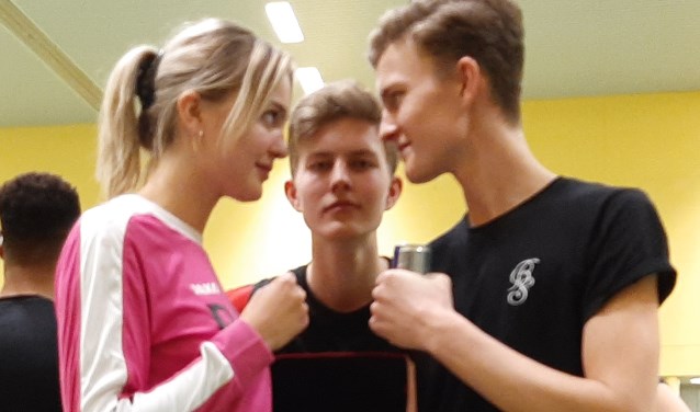 Voorafgaand aan de finale van het Huisman Snerttoernooi een heuse staredown tussen broers (4x scheepsrecht) en zus (Rosch).