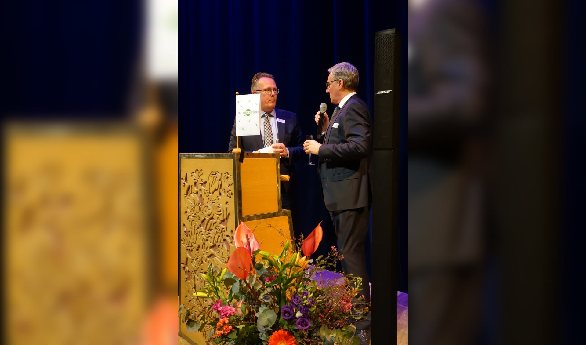 Wethouder Herman Geerdes en Voorzitter Peter de Rooy proosten op het nieuwe ondernemersjaar