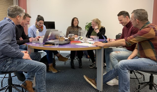 Marja In der Maur (midden) en het projectteam onderwijs 10-14