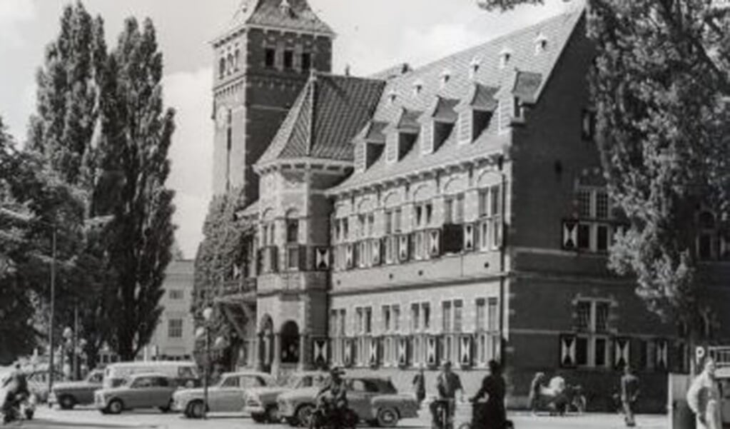 Het gemeentehuis van Zeist in vroeger tijden. (Foto: ZHG)
