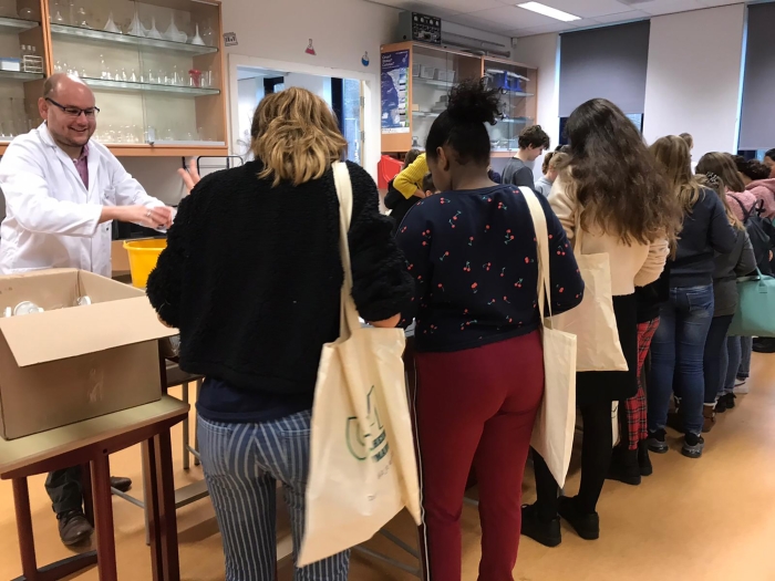 Haargel maken op de doemiddag van de Waldheim-mavo