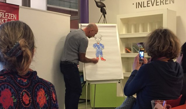 Illustrator Philip Hofman tekende razendsnel personages uit zijn bekende boeken, zoals hier Boer Boris.