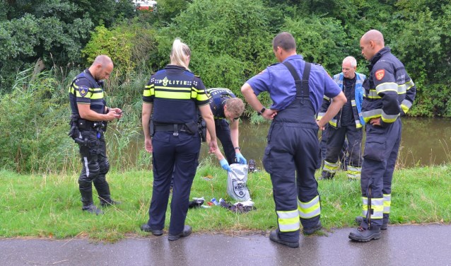 De politie in actie. Het duurt volgens burgemeester Schuurmans nog wel even voordat het korps in de regio weer op sterkte is.