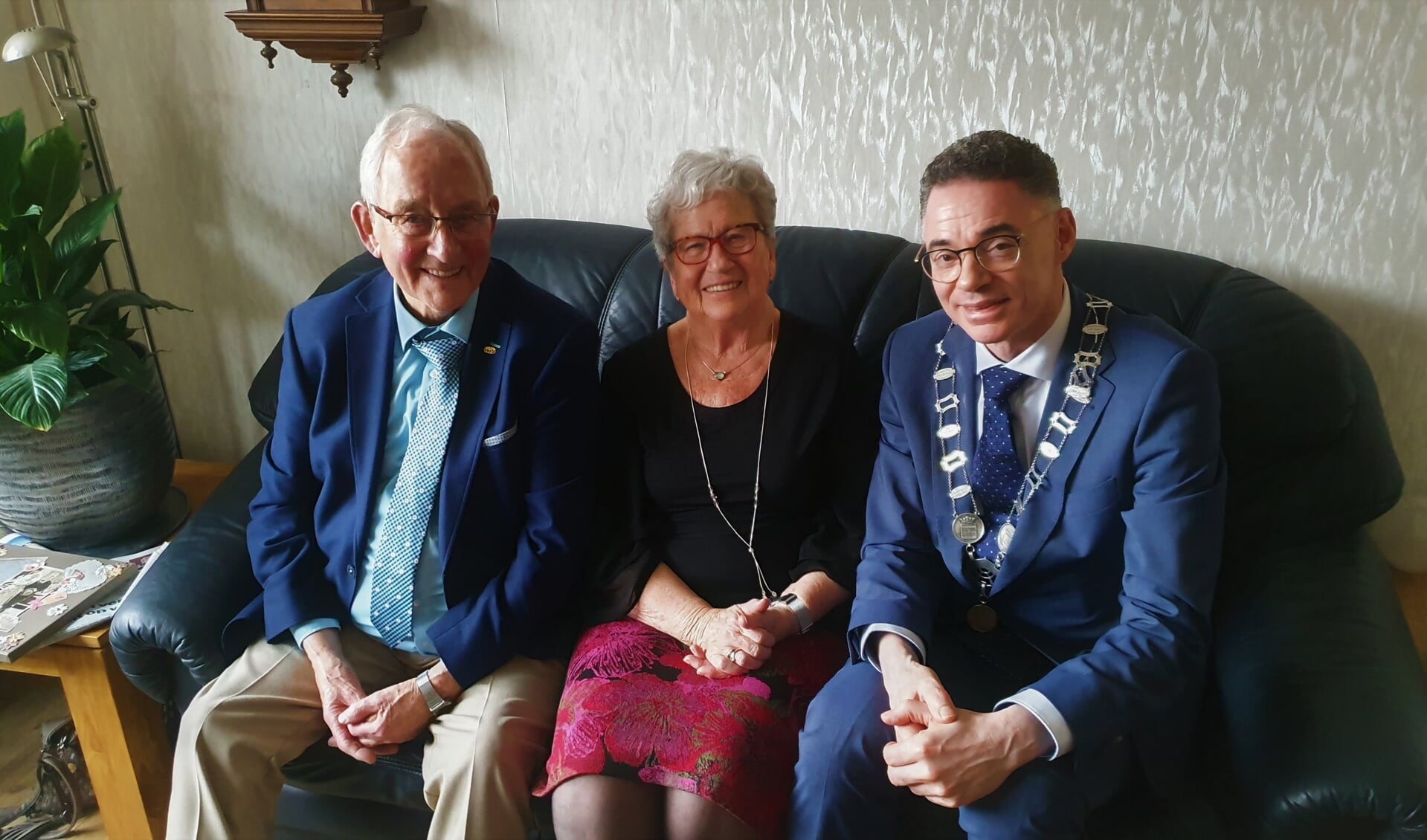 Symen en Gerrie vonden het bezoek van de burgemeester bijzonder gezellig en een hele eer