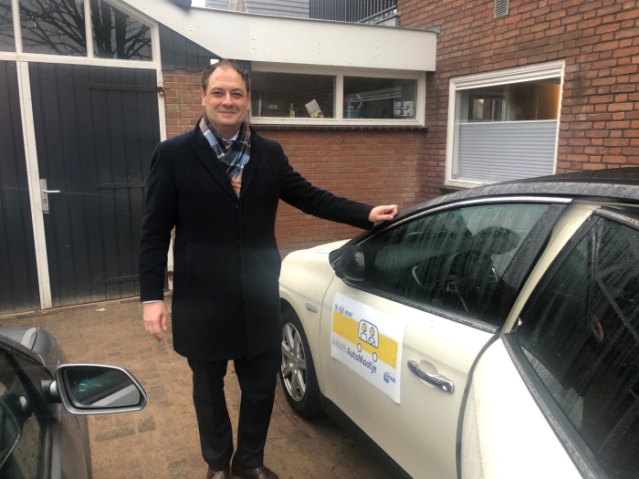 Burgemeester Bouwmeester verzorgde de eerste rit van AutoMaatje