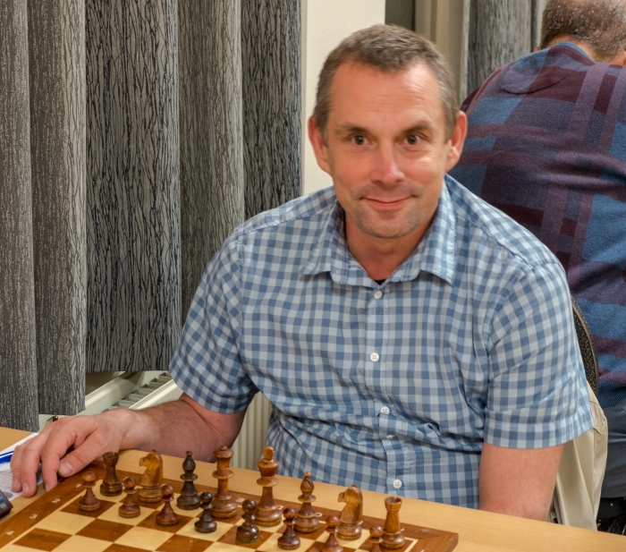 Teunis den Rooijen won van de koploper