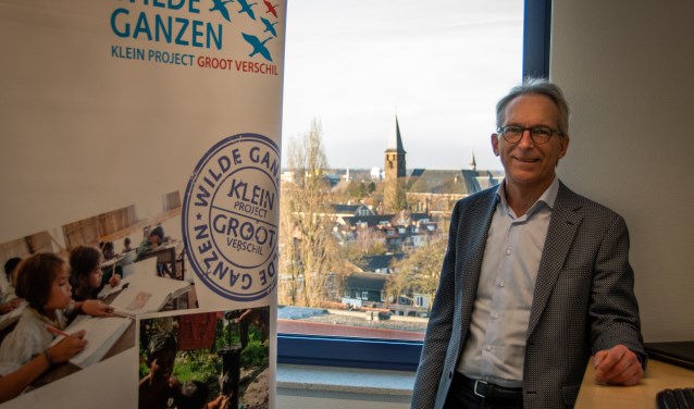 Het nieuwe kantoor van de stichting bevindt zich naast het station, een bewust gekozen plek.