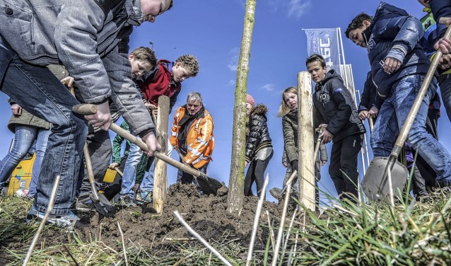 (Archieffoto van de boomplantdag).