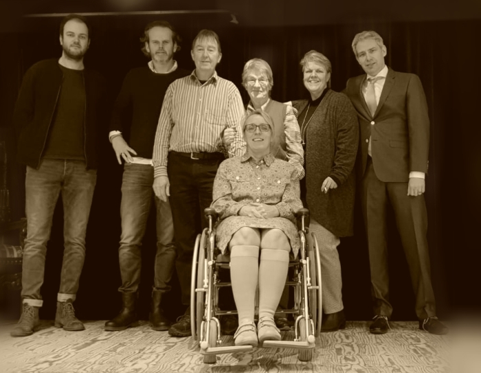 Spelers en regisseur In Vrede